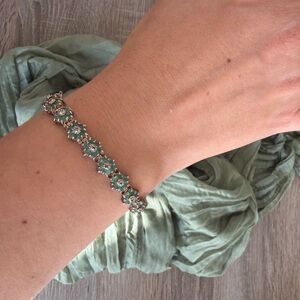 Chic Green Floral Bracelet